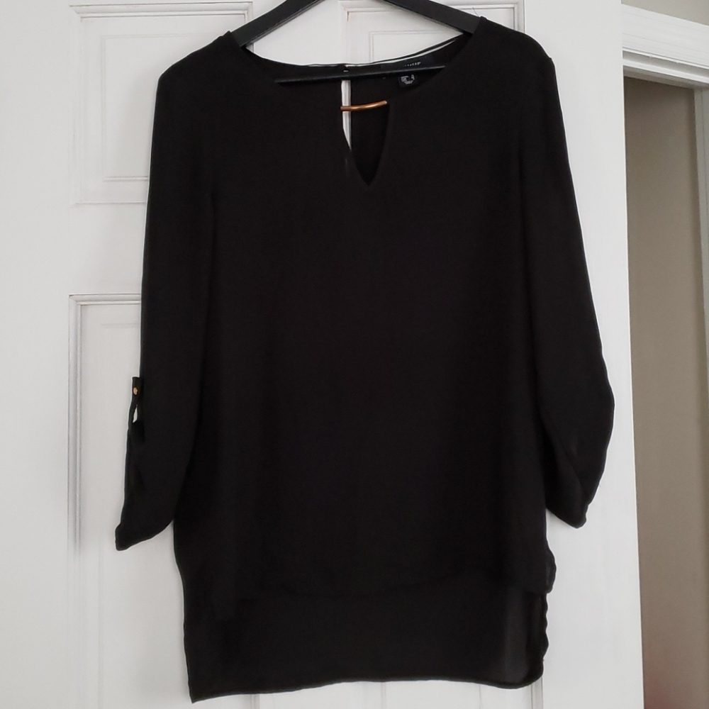 FREE Black Top, 3/4 Sleeve, keyhole front and back, Excellent Like New Condition